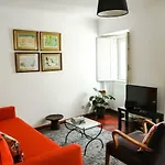 Cozy And Spacious Apartment In Graca, Lisbon